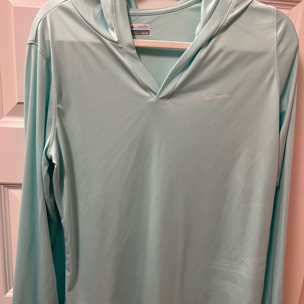 Columbia hooded vneck rash guard